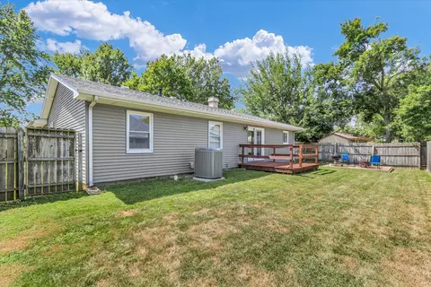 Exterior - 2002 Bittersweet Dr, Champaign, IL 61821 photo 4 of 6
