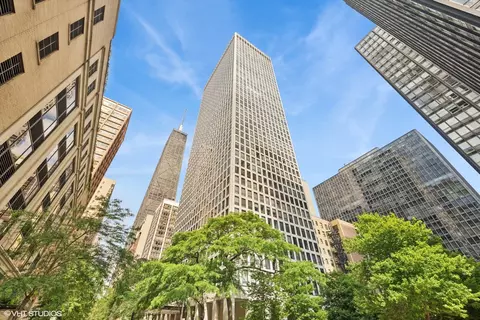 260 E Chestnut St #3303, Chicago, IL 60611