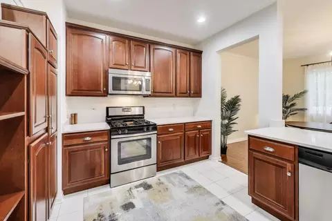 Kitchen - 2302 Sandy Creek Dr, Algonquin, IL 60102 photo 3 of 3