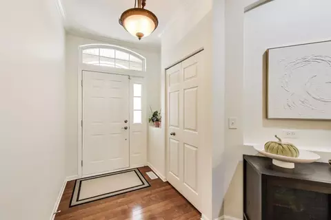 Entry Way - 2302 Sandy Creek Dr, Algonquin, IL 60102 photo 2 of 2