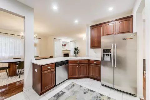 Kitchen - 2302 Sandy Creek Dr, Algonquin, IL 60102 photo 2 of 3