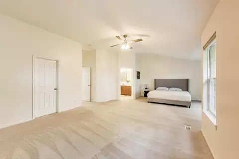Bedroom - 2302 Sandy Creek Dr, Algonquin, IL 60102 photo 2 of 6