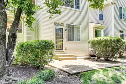 Exterior - 2302 Sandy Creek Dr, Algonquin, IL 60102 photo 4 of 8
