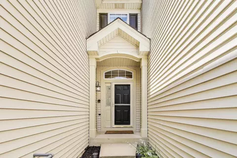 Entry Way - 2302 Sandy Creek Dr, Algonquin, IL 60102 photo 1 of 2