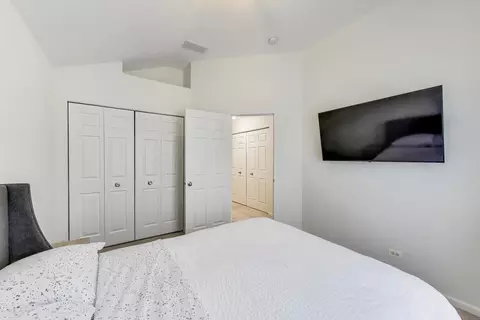 Bedroom - 2302 Sandy Creek Dr, Algonquin, IL 60102 photo 5 of 6