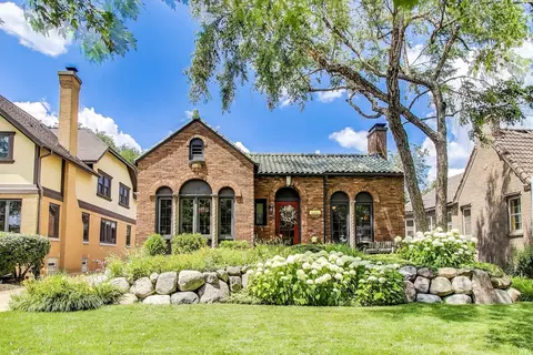 210 Berry Pkwy, Park Ridge, IL 60068