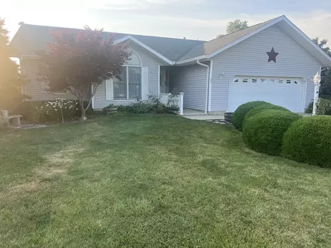 104 Pleasant View Ct, Gifford, IL 61847