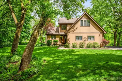 5 N597 Hidden Springs Dr, Saint Charles, IL 60175