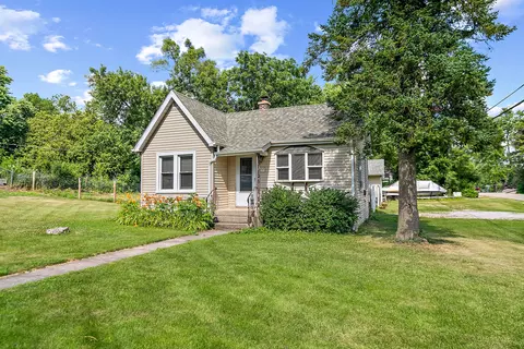 5202 Lear St, Wonder Lake, IL 60097