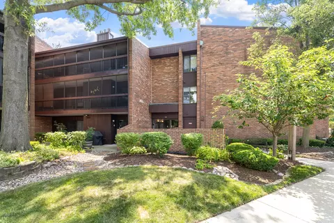 14515 Central Ct #PH1, Oak Forest, IL 60452
