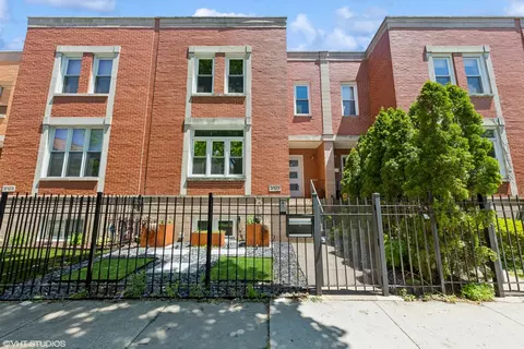 3125 S Giles Ave, Chicago, IL 60616