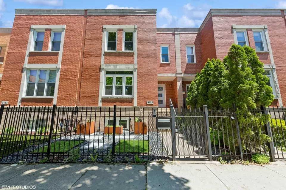  3125 S Giles Ave, Chicago, IL 60616 photo 1