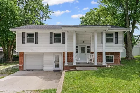 106 S Lake Of The Woods Rd, Mahomet, IL 61853