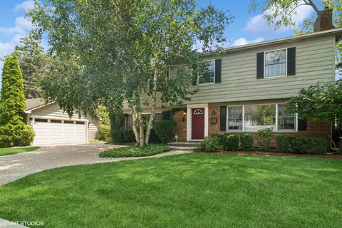 401 S Carlyle Pl, Arlington Heights, IL 60004