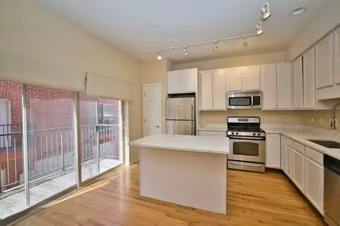 Kitchen - 353 Eastgate Pl, Chicago, IL 60616 photo 2 of 6