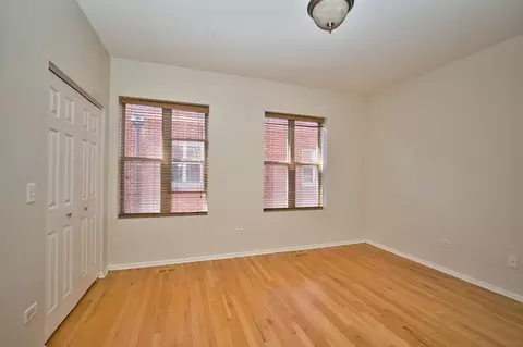 Bedroom - 353 Eastgate Pl, Chicago, IL 60616 photo 1 of 8