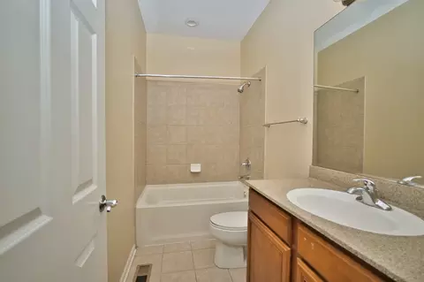 Bath - 353 Eastgate Pl, Chicago, IL 60616 photo 2 of 4
