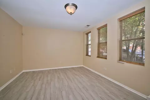Living - 353 Eastgate Pl, Chicago, IL 60616 photo 5 of 11