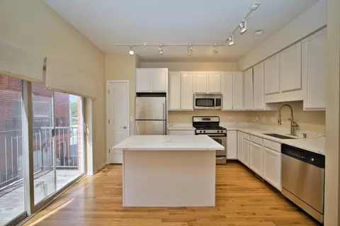 Kitchen - 353 Eastgate Pl, Chicago, IL 60616 photo 1 of 6
