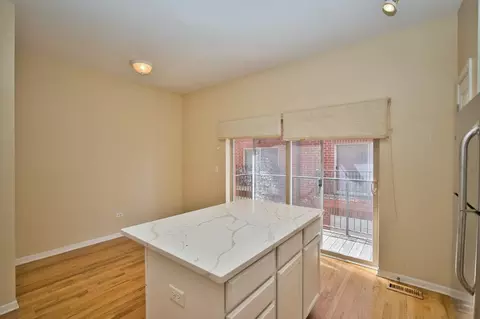 Kitchen - 353 Eastgate Pl, Chicago, IL 60616 photo 6 of 6
