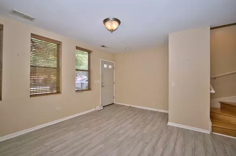 Living - 353 Eastgate Pl, Chicago, IL 60616 photo 2 of 11