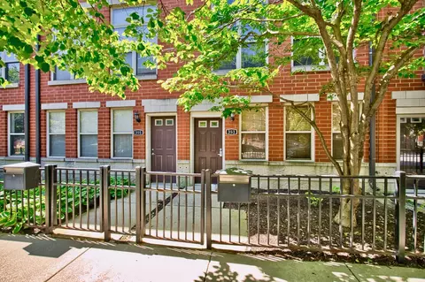353 Eastgate Pl, Chicago, IL 60616