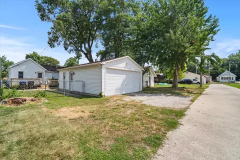 Exterior - 710 W Walnut St, Bloomington, IL 61701 photo 2 of 4