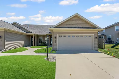 2216 S Stonebrooke Ct, Urbana, IL 61802