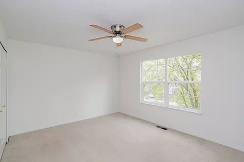 Bedroom - 800 Linden Cir, Hoffman Estates, IL 60169 photo 6 of 9