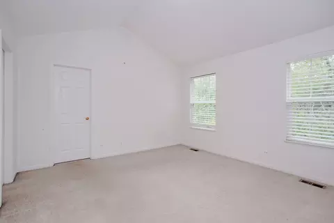 Bedroom - 800 Linden Cir, Hoffman Estates, IL 60169 photo 4 of 9