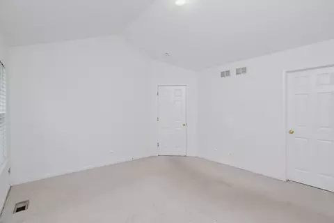 Bedroom - 800 Linden Cir, Hoffman Estates, IL 60169 photo 5 of 9
