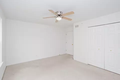 Bedroom - 800 Linden Cir, Hoffman Estates, IL 60169 photo 7 of 9