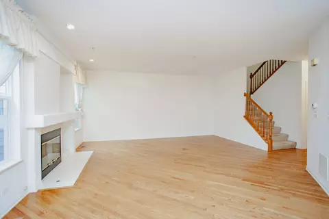 Living - 800 Linden Cir, Hoffman Estates, IL 60169 photo 1 of 3