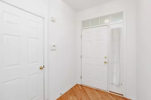 Entry Way - 800 Linden Cir, Hoffman Estates, IL 60169 photo 1 of 2