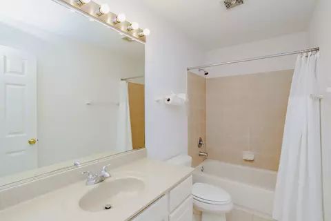 Bath - 800 Linden Cir, Hoffman Estates, IL 60169 photo 5 of 6