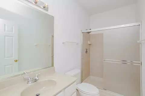 Bath - 800 Linden Cir, Hoffman Estates, IL 60169 photo 1 of 6