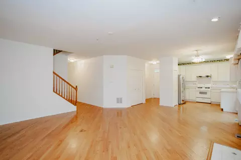 Living - 800 Linden Cir, Hoffman Estates, IL 60169 photo 3 of 3