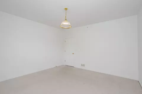 Bedroom - 800 Linden Cir, Hoffman Estates, IL 60169 photo 1 of 9