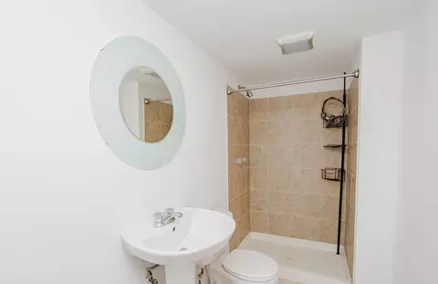Bath - 800 Linden Cir, Hoffman Estates, IL 60169 photo 6 of 6