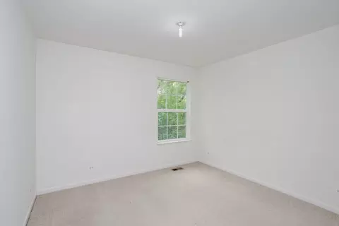 Bedroom - 800 Linden Cir, Hoffman Estates, IL 60169 photo 8 of 9