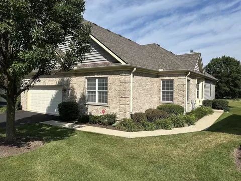2017 Mallard Ln, Woodstock, IL 60098