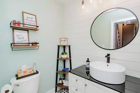 Bath - 1954 Brookside Ln, Hoffman Estates, IL 60169 photo 3 of 3