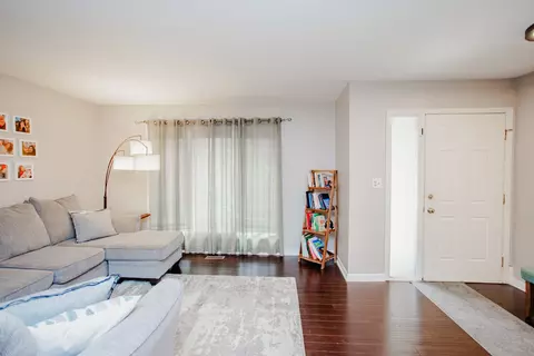 Entry Way - 1954 Brookside Ln, Hoffman Estates, IL 60169 photo 3 of 5
