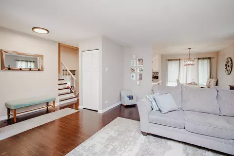 Entry Way - 1954 Brookside Ln, Hoffman Estates, IL 60169 photo 2 of 5