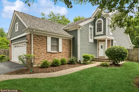 461 Park Barrington Dr, Barrington, IL 60010