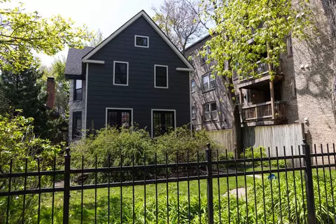 Exterior - 1663 W Farwell Ave, Chicago, IL 60626 photo 2 of 4