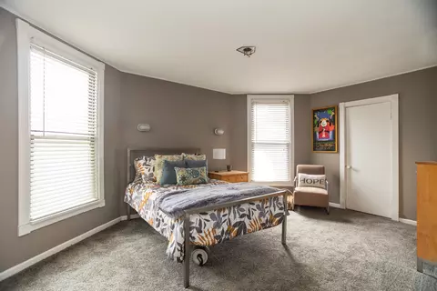 Bedroom - 1663 W Farwell Ave, Chicago, IL 60626 photo 5 of 6