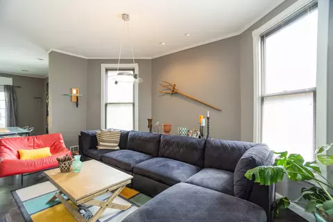 Living - 1663 W Farwell Ave, Chicago, IL 60626 photo 3 of 3