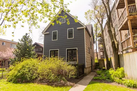 Exterior - 1663 W Farwell Ave, Chicago, IL 60626 photo 3 of 4