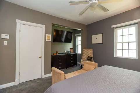 Bedroom - 1663 W Farwell Ave, Chicago, IL 60626 photo 4 of 6